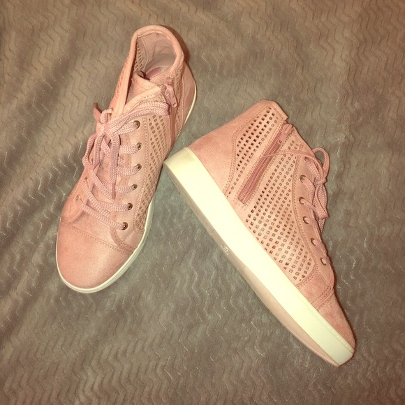 NIB Pink Hi-Top Sneakers - Sz 12 Wide Width - Picture 3 of 7